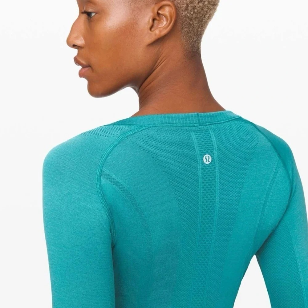 Lululemon Swiftly Tech Long Sleeve Crew Ice Cave / Ice Cave women’s size 8